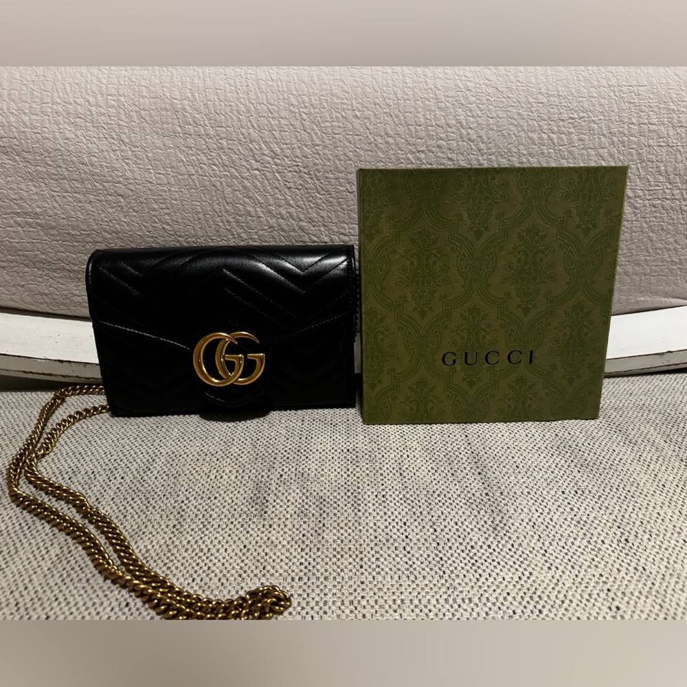 💯 Authentic- Gucci Marmont chain wallet bag.